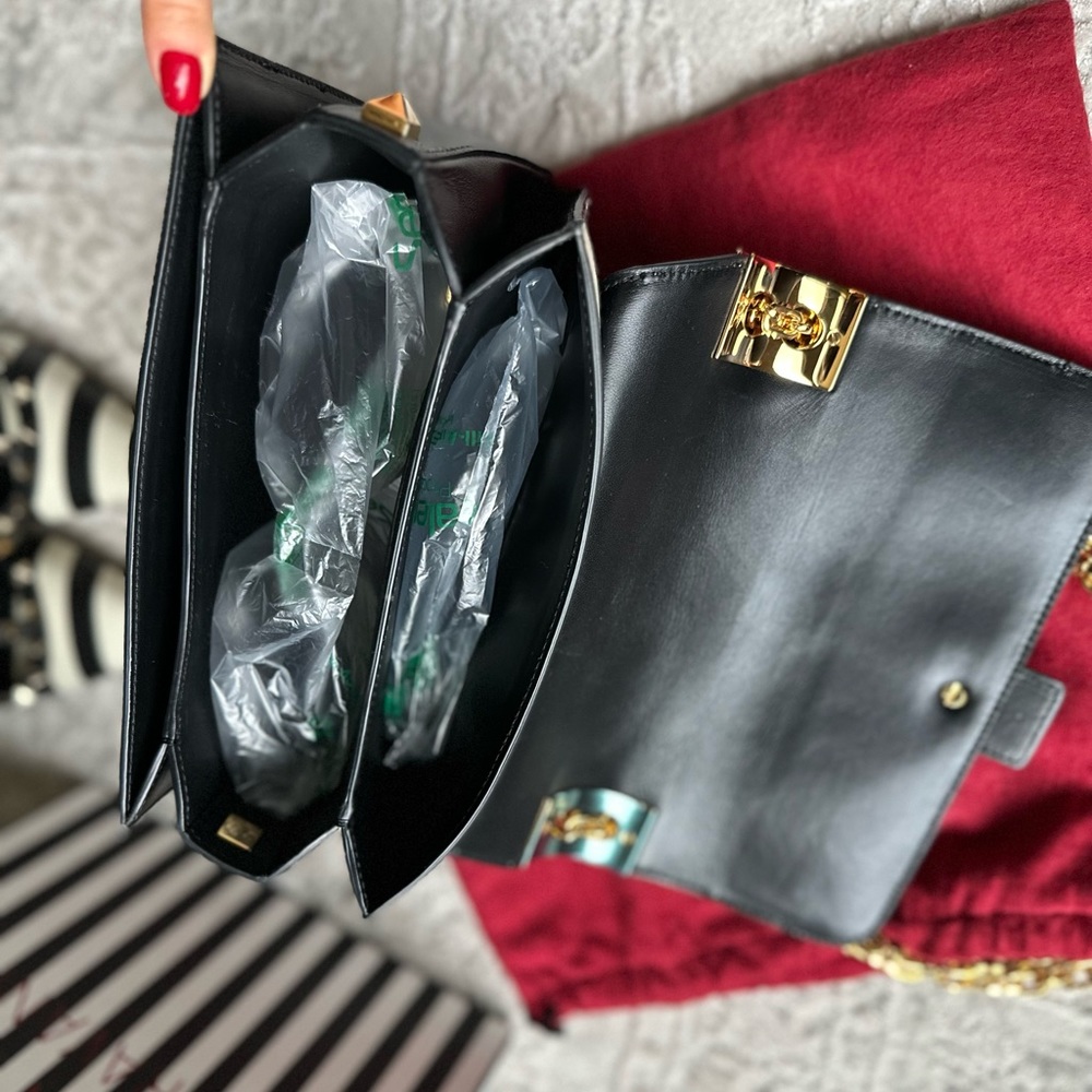 Valentino  Rockstud  Bag 🖤🤍 - Picture 13 of 16